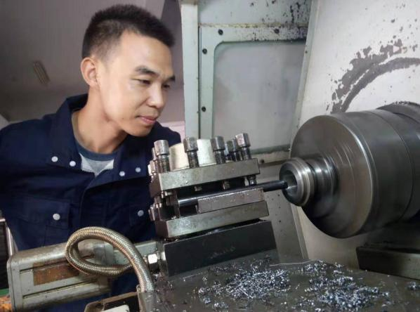 吴学栋